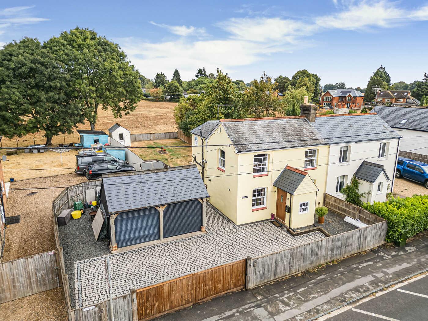 3 bed property in Bix, Henley-On-Thames